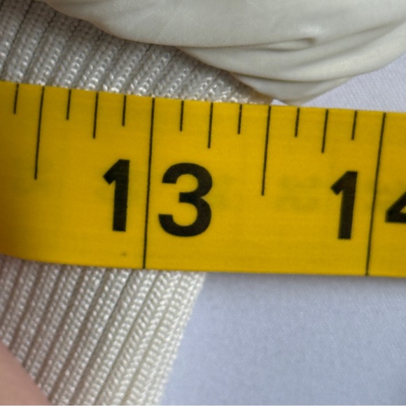 Cream Puffer Vest Women’s Small Medium Quilted Sleeveless Jacket Zip Front - Picture 4 of 6